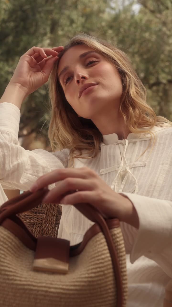 Notre modèle LIANE se décline en paille pour votre été ! Un sac léger et…