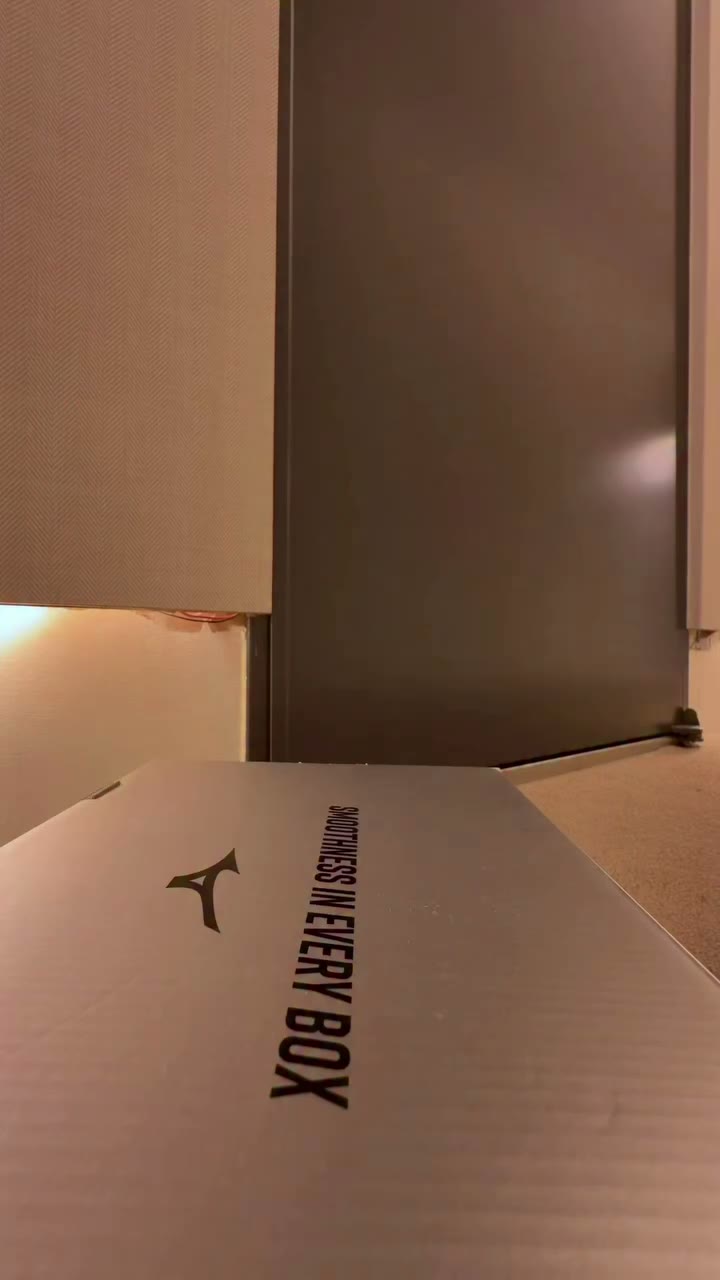 혹시 여러분의 집에도?! 의문의 박스 안에는 뭐가 들었을까요?👀 웨이브 라이더 신고 함께 달릴 러너들 🌟집 중🌟 미즈노가 30주년을…