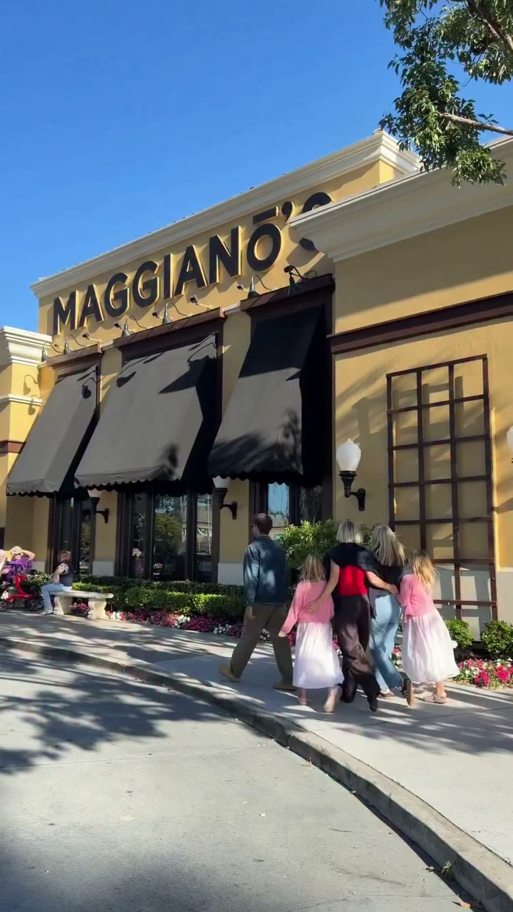 Celebrated my sister’s birthday at @maggianoslittleitaly with their…