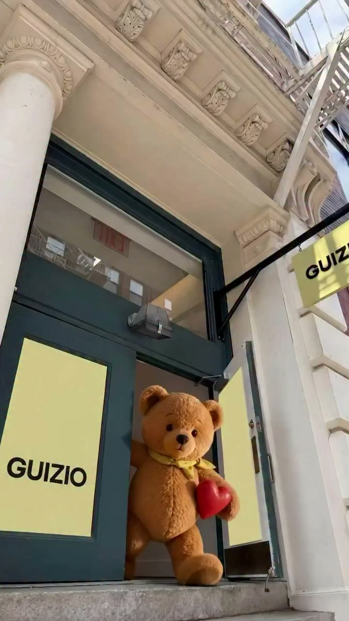 A Hamptons moment with @guizioo . From July 2–5, discover the latest…