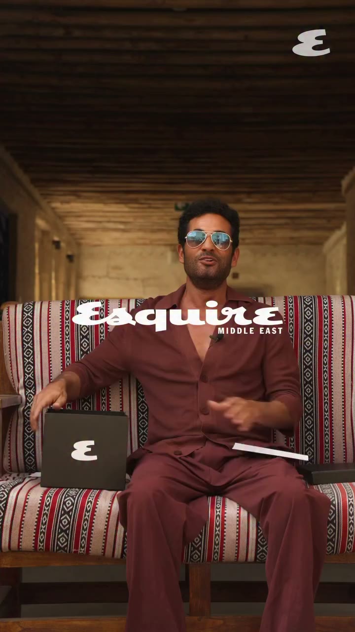 يخوض الممثل عمرو سعد تحدّي "الصندوق" مع مجلة إسكواير الشرق الأوسط. اكتشفوا سرّ…