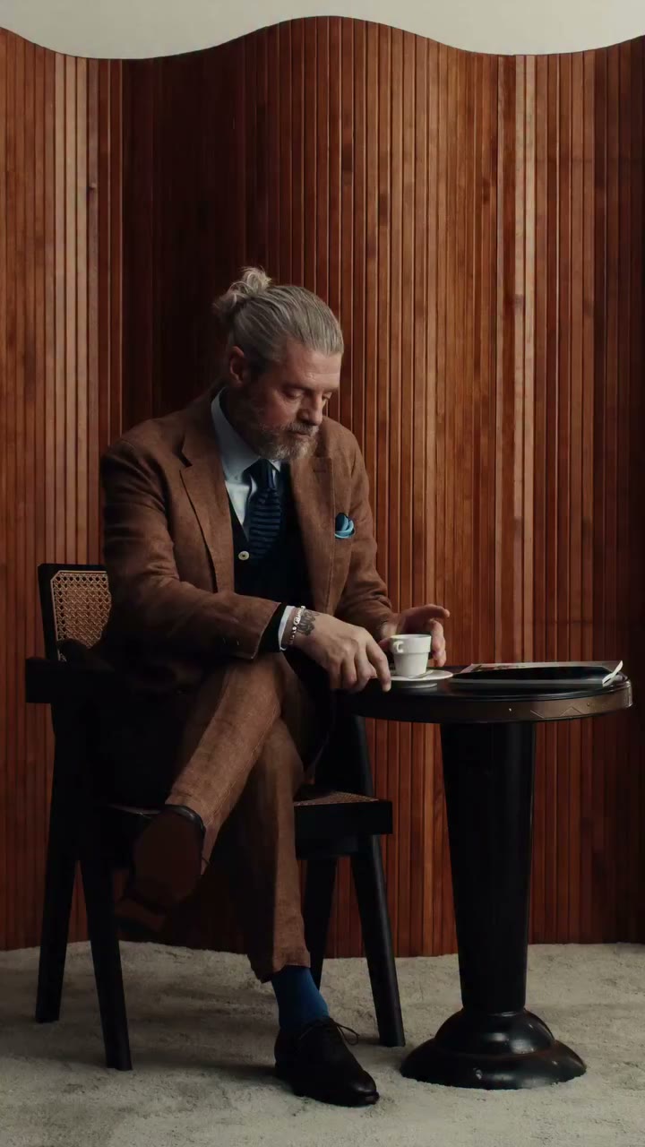 Everyday rituals, exceptionally dressed. Tailoring that moves effortlessly…