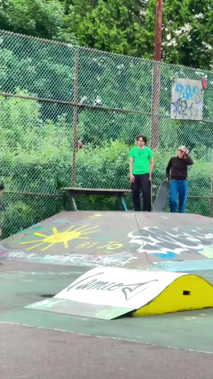@gaptoothbimbo 🎾✨ @britanniacourts #GirlSkateboards
