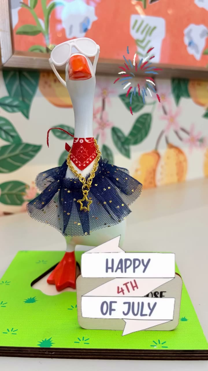#gooseontheloose #deskgoose #sillygoose #america250 #happy4thofjuly