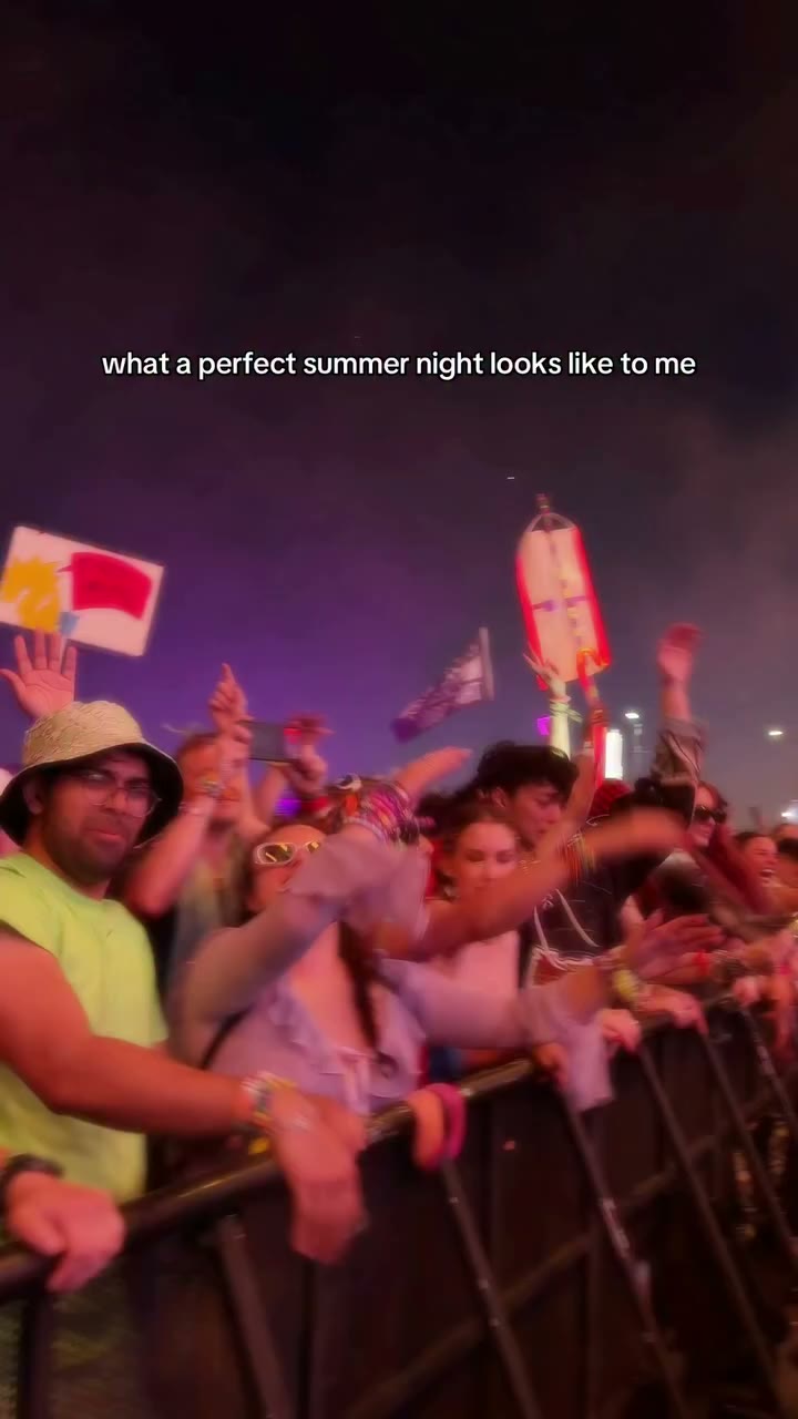 This energy only at the rail. ⋆⭒˚.⋆