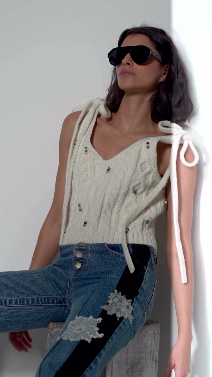 Dark denim, soft interruption. The Zion Jean
