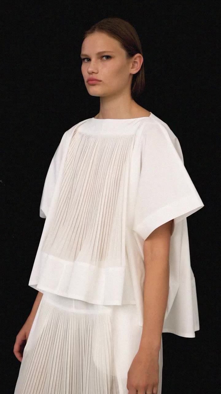 It’s a balance between elegance and everyday wear. We invite you to linger in…