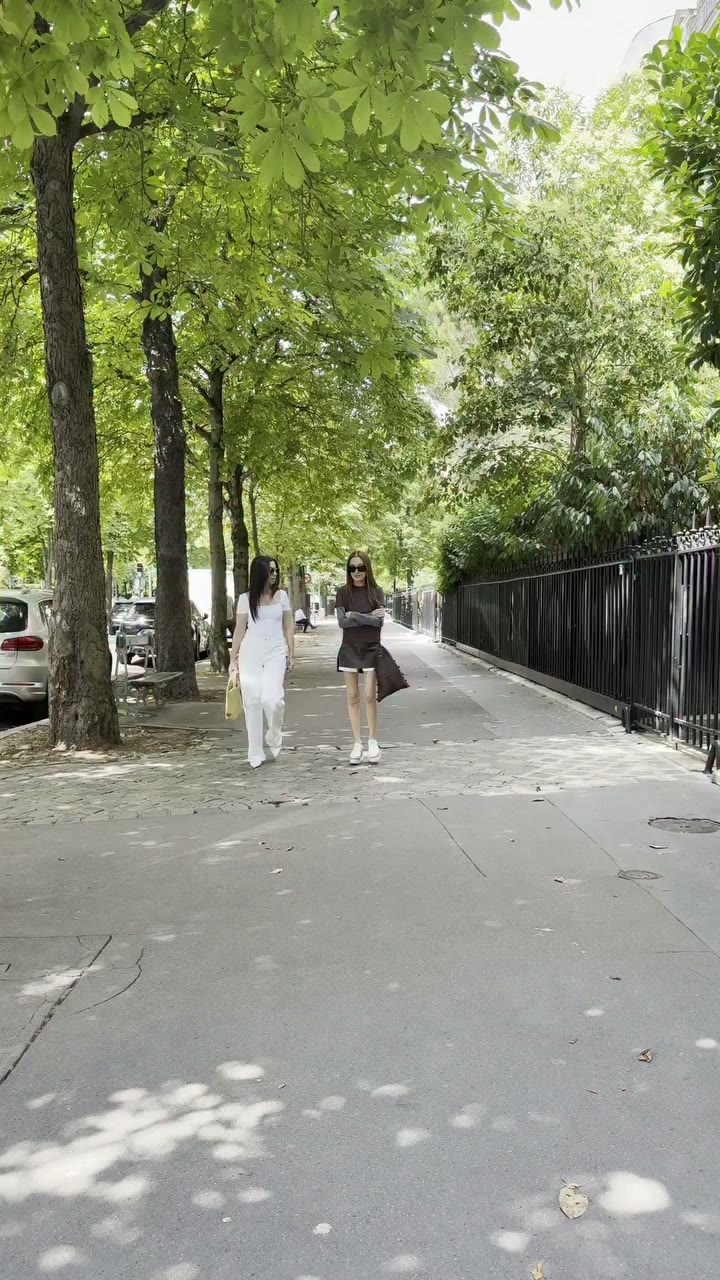 A happy stroll in 90 degree temps …..🇫🇷♥️♥️
