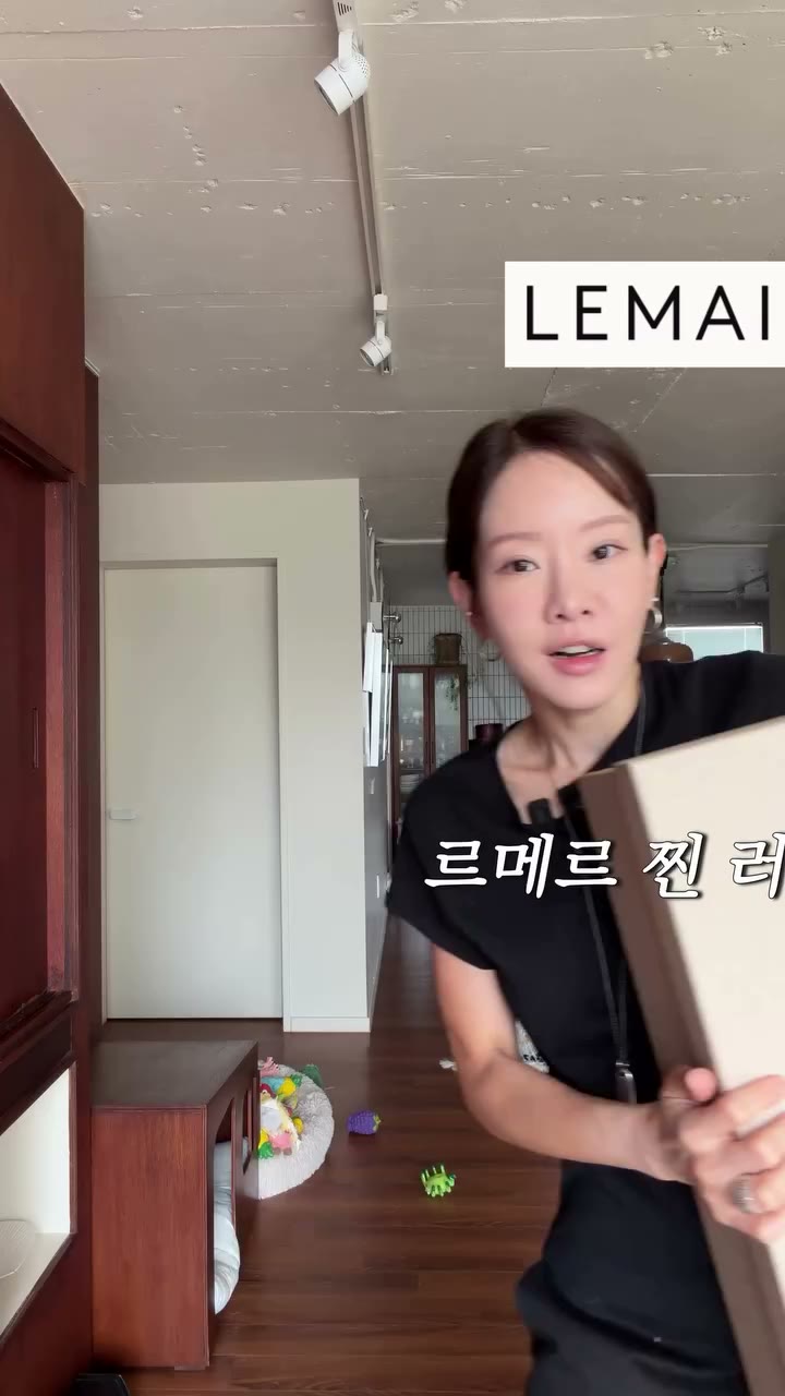 르메르 이런 하얀 크루아상백은 세일할 때 사야지..🤍 정가로사면 때탔을 때 가슴미어져🥐 크루아상백은 정말 유행안타고 하나쯤 갖고계시면…