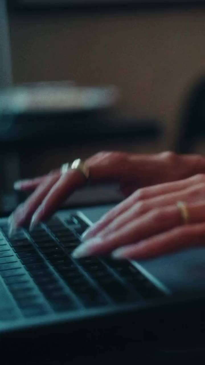 Log off. Lock in. 🔒 ปิดหน้าจอ แล้วออกไปทำเวลาให้ดีกว่าเดิม…