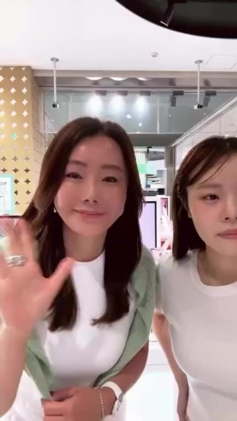 【LIVEアーカイブ】 最新のビューティー💄ウェルネス🌿アイテムが揃う、 「@ cosme TOKYO ネクストトレンドゾーン」からLIVE配信✨…