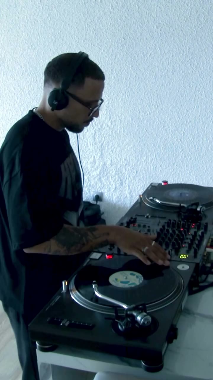 TRAINING DAY 🥷🏽 Most DJs cue on the 1 But what happens if the track is…