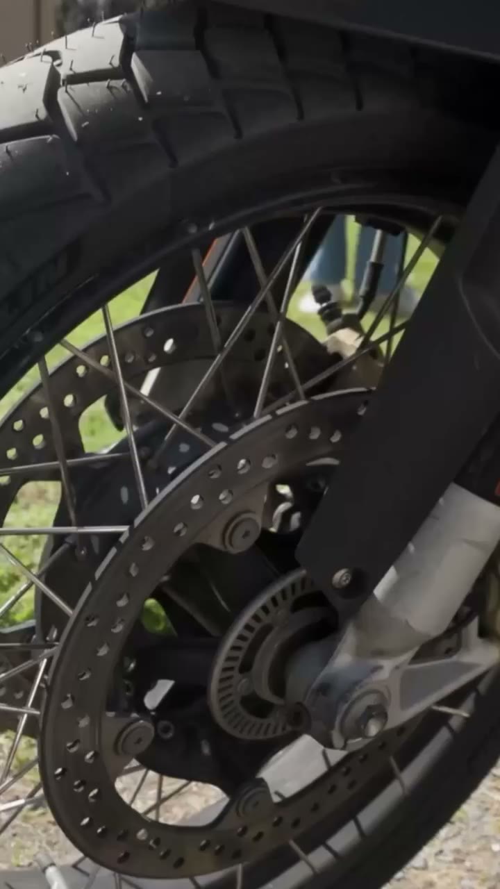 Dalla strada ai percorsi più avventurosi: il MICHELIN Anakee Adventure 2…
