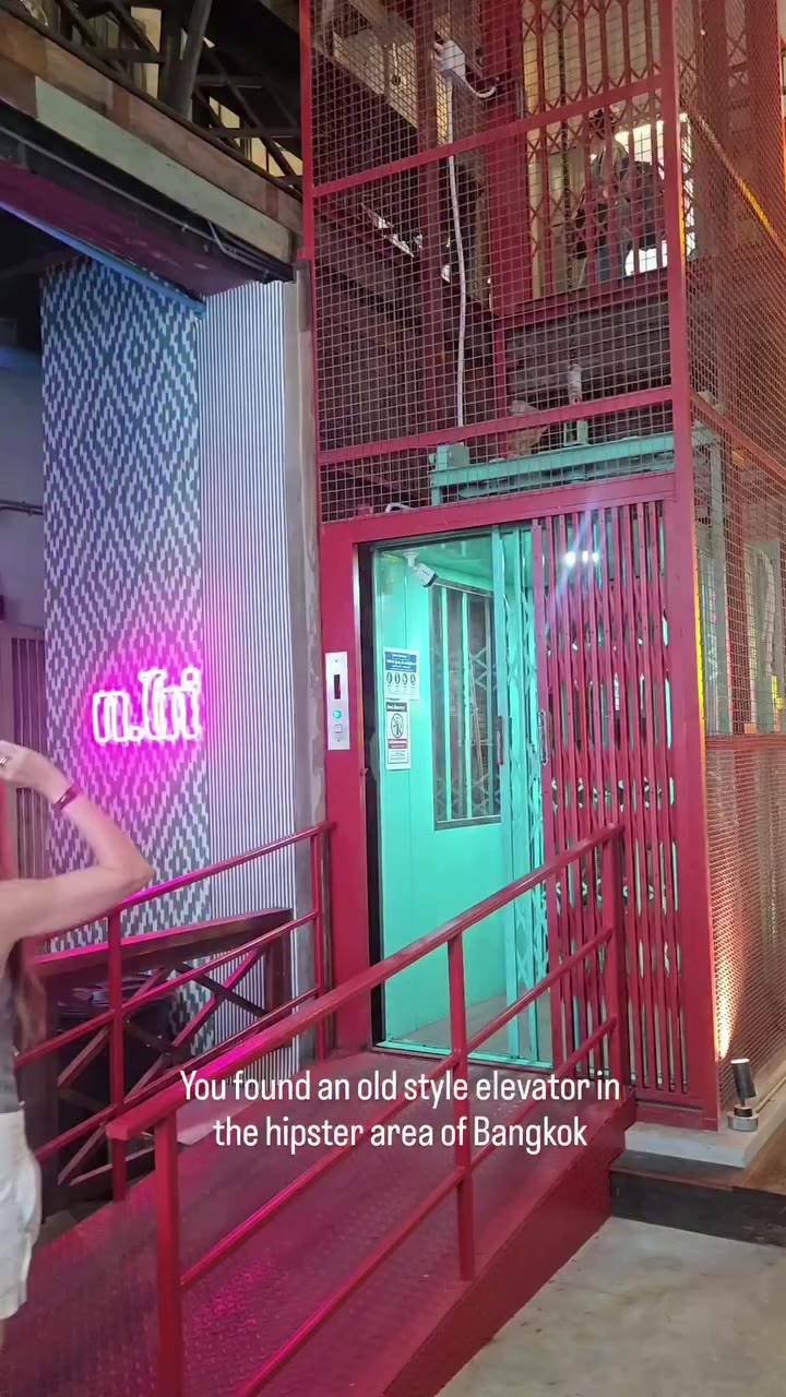 Going up shall we? . . . . #Bangkok #thailand #trip #hipster #style