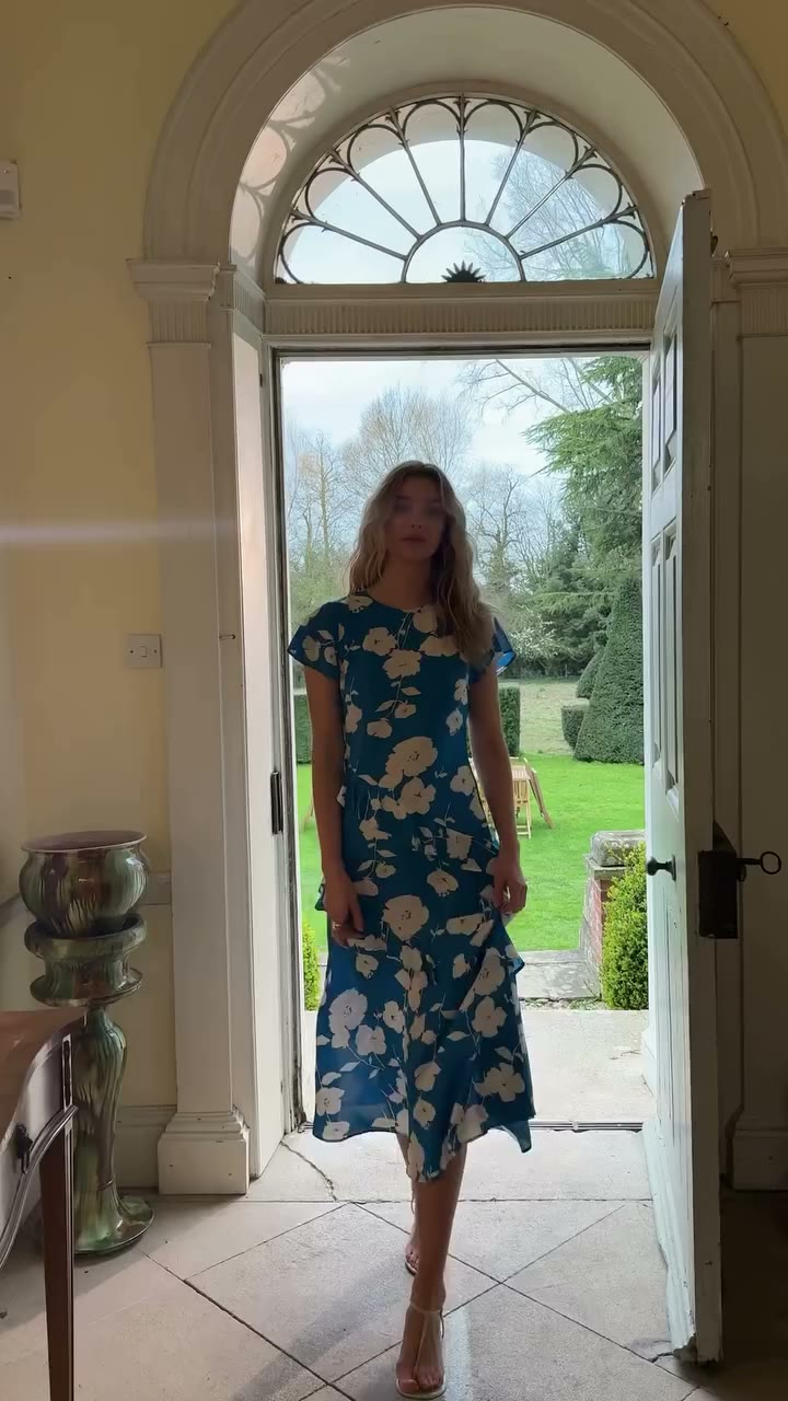 RSVP season calls for something special. 💙 With its soft floral print…