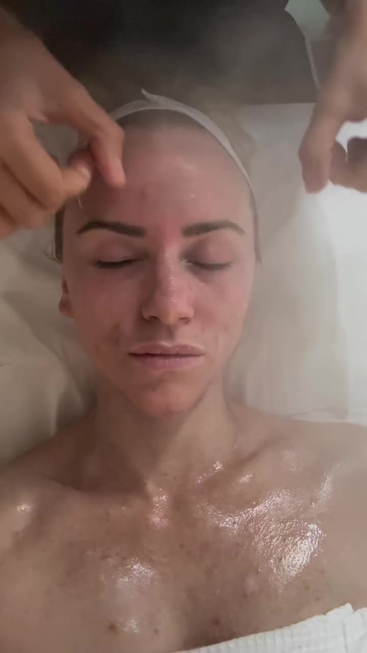 Thanks to @pietrosimoneofficial my skin is glowing and face is snatch AF!