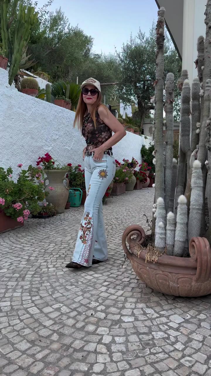 So excited to wear my first pair of @driftwood_jeans 😎 One of my best…