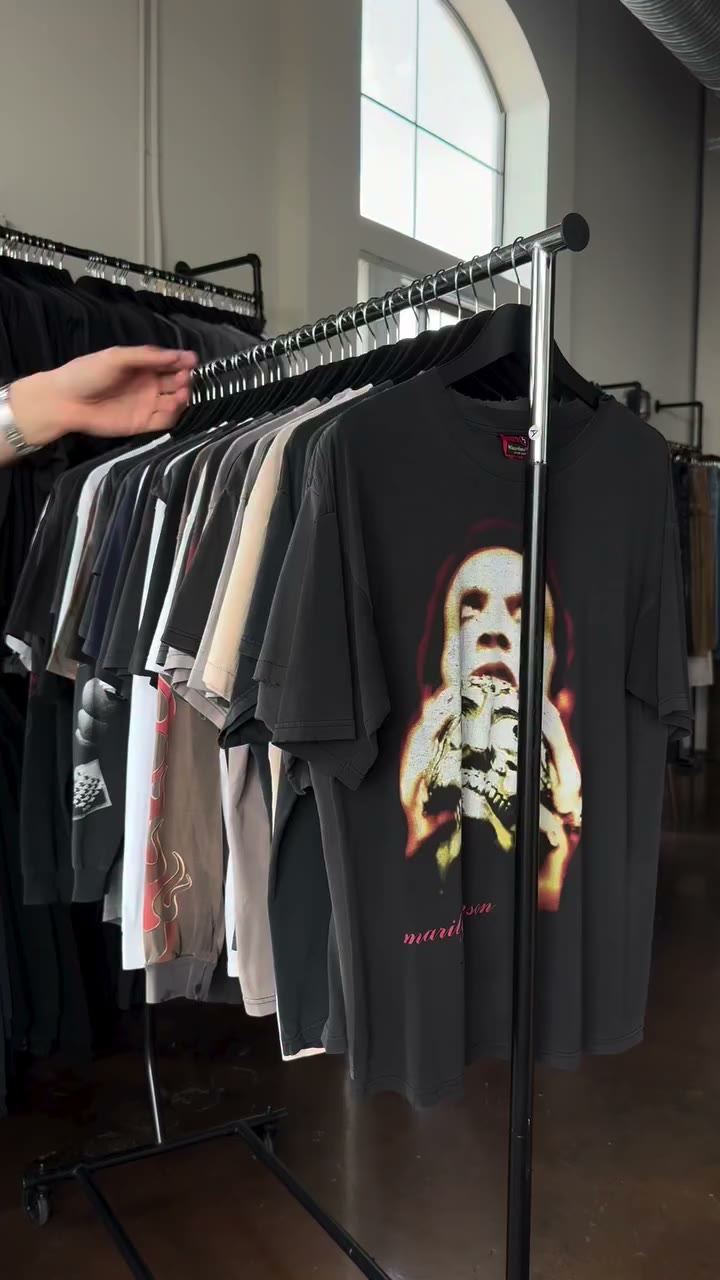 drop preview👨🏽‍💻 200+ hand-picked vintage items avail. 08.21 (12PM EST) on…