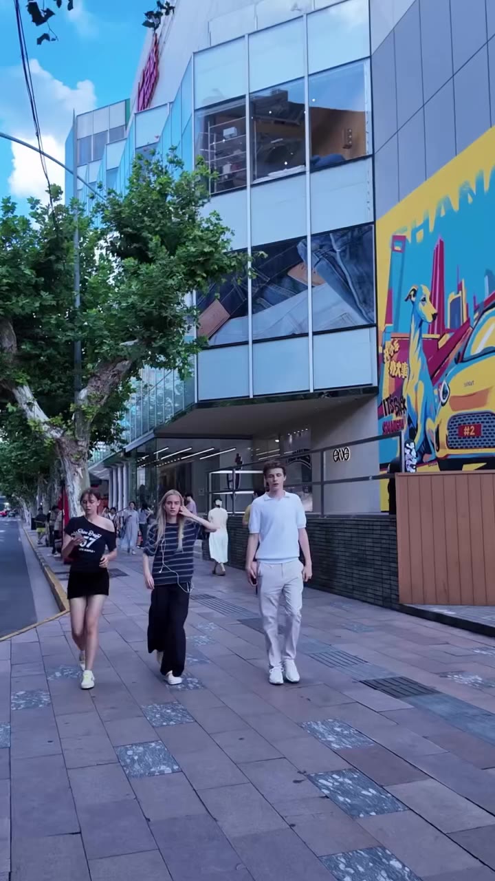 X HUNTING🎙️International visitors talk about Shanghai Youth Style… We chatted…