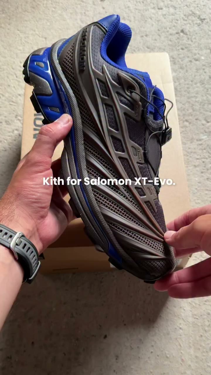 • In hand look at the Salomon XT-Evo by Kith.
