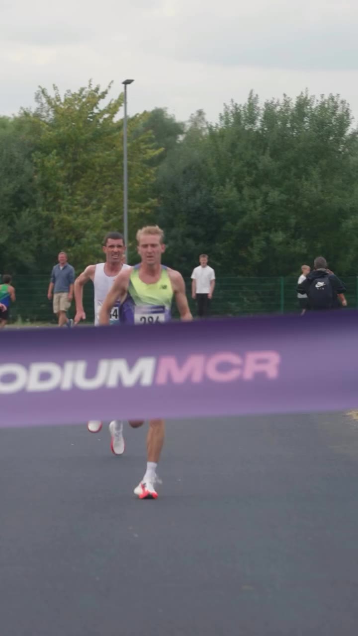 James West runs a stunning 13:49 to take the win in the men’s elite race at…