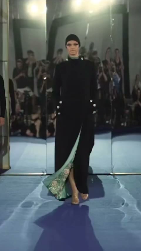 Look 7 & 8 metamorphosis @alexismabille Long high collar coat in black…