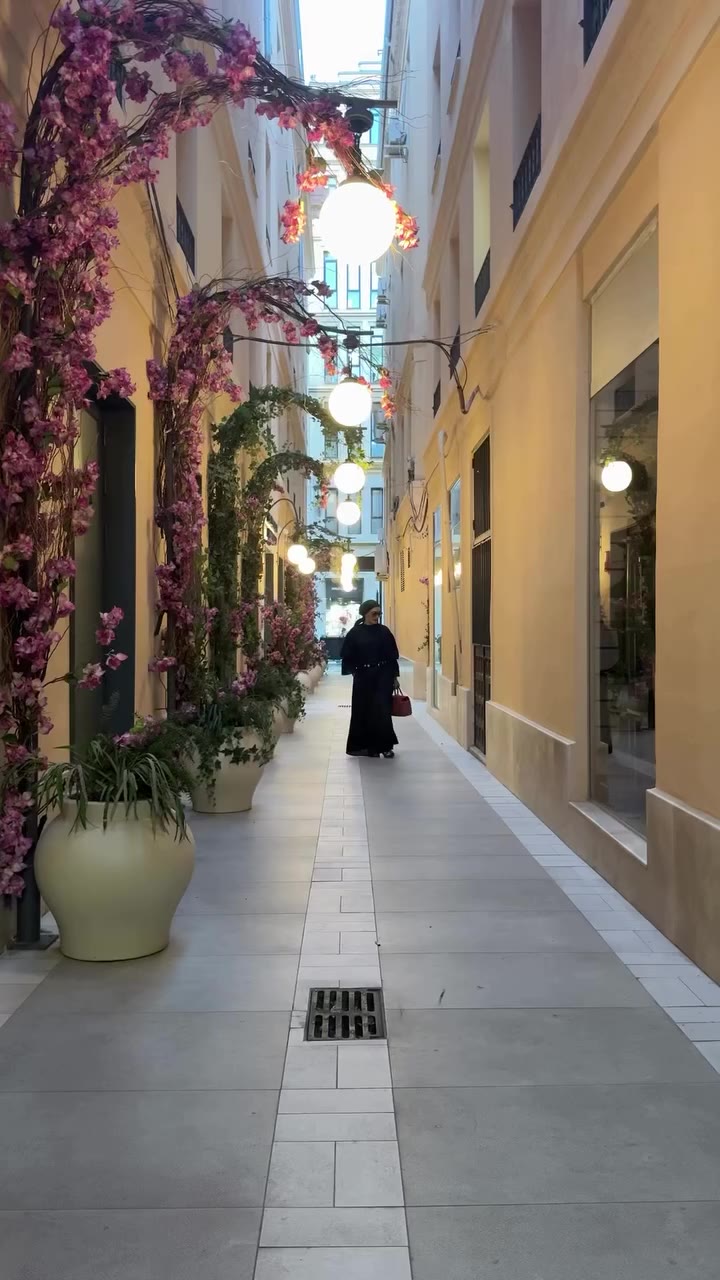 Lost in the beautiful streets of Malaga with founder @storiesofdouaa