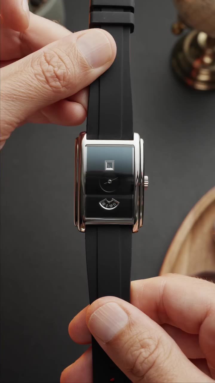 🇬🇧 First look at the new Initiale Heure Sautante collection from…