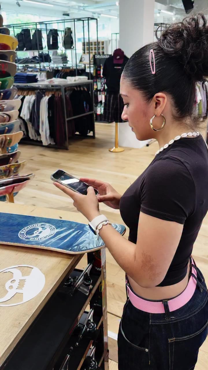 Ronja showed us the cheat code for custom logo cutouts. ✂️🛹