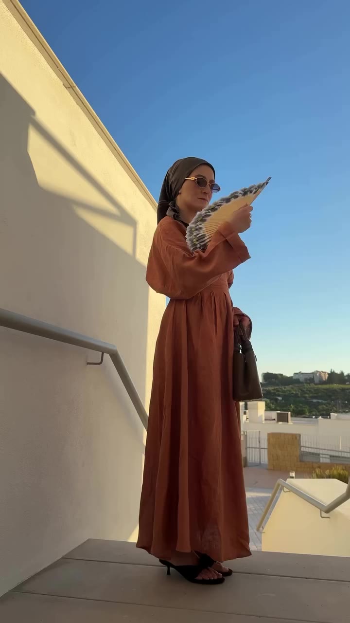 5 looks, 1 Manilva Bag in mocha.