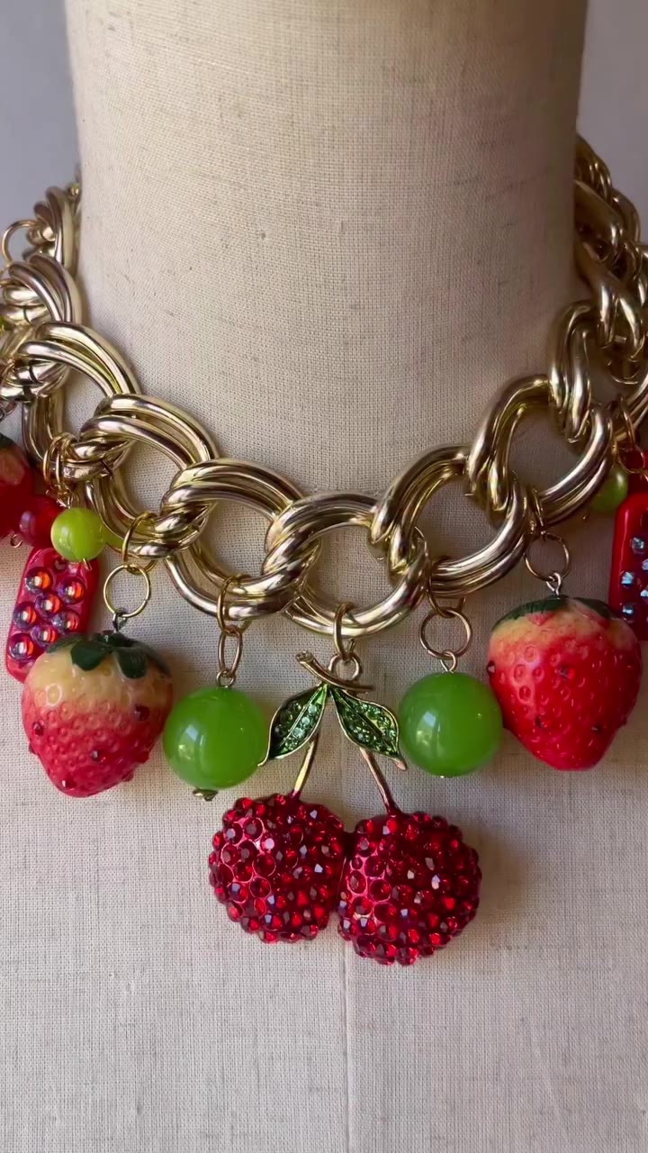 “Hootie Frutti Necklace” 🍓🥝🥭🍒🍉 💥Who will wear it? 💥 #necklace #katseye