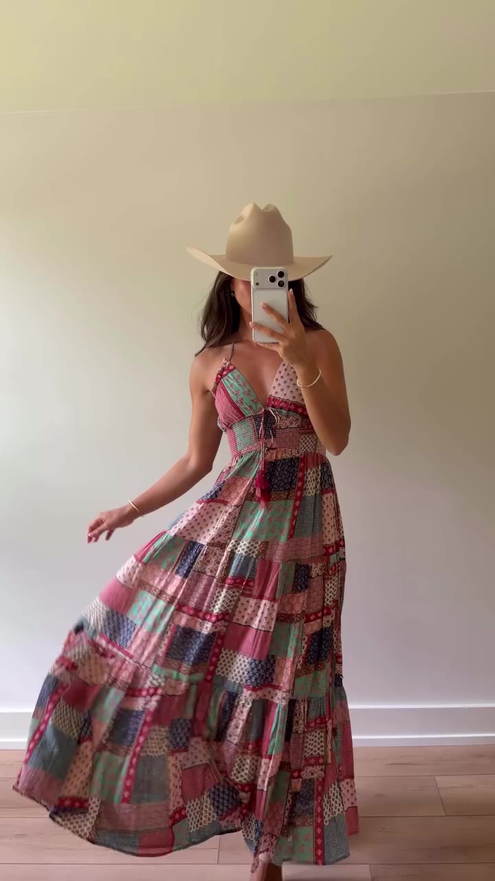 If there’s one dress you NEED for fall … it’s this one 🍂 & she’s on sale 🫢