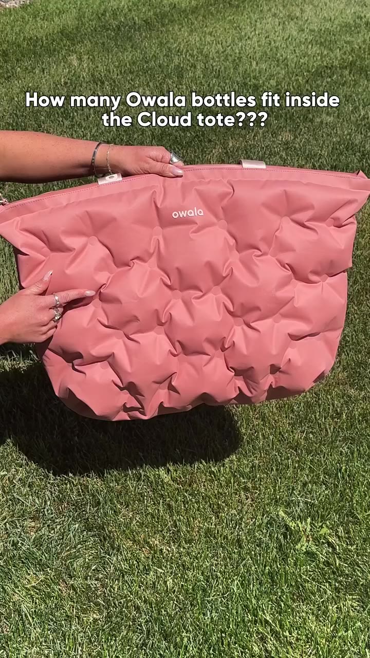 This is your sign that all your essentials fit in The Cloud Tote. 😏 What is…