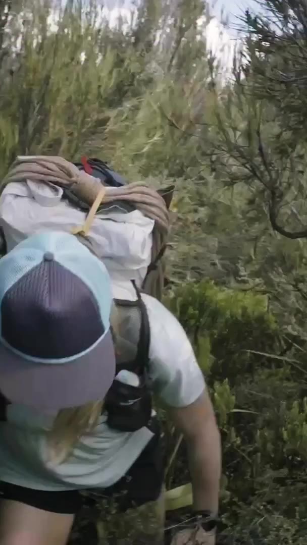 Fast packing 🤝 bushwhacking. She might be a trail runner but @kaytlyn_g is…
