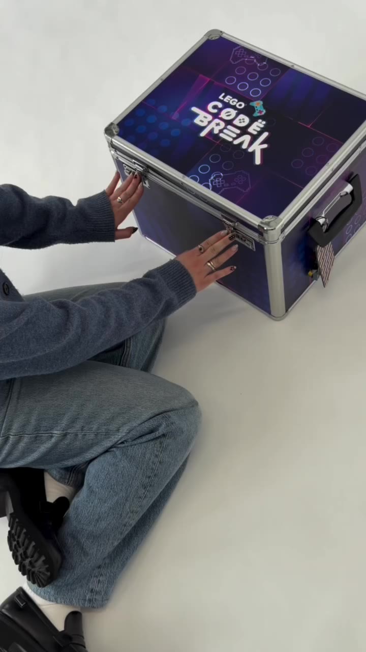 We turned the unboxing into part of the experience. A custom @lego kit where…