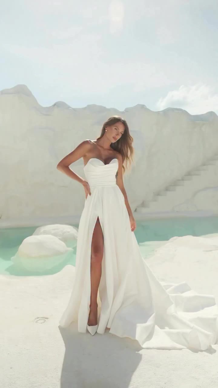 ✨ EXCLUSIVE PREVIEW: WILLOW & WINTER 2027 ✨ The breathtaking Willow & Winter…