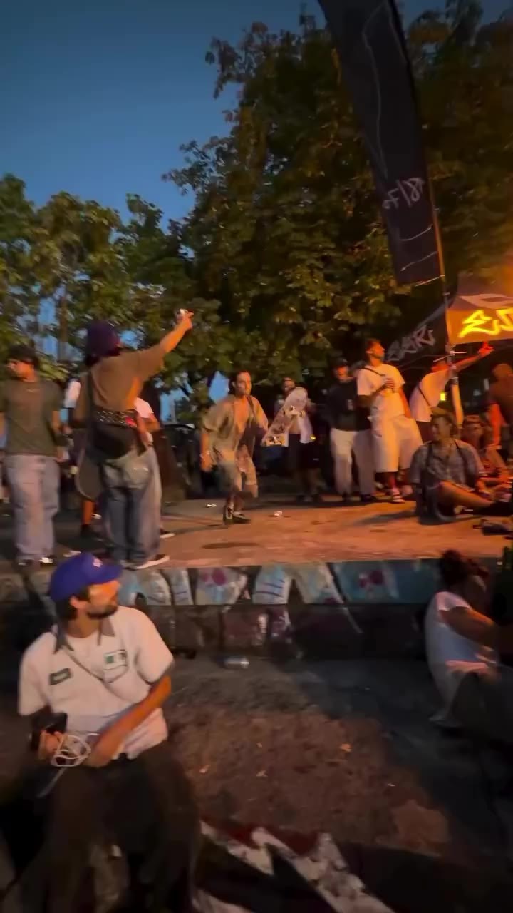 THIS IS CPH OPEN ビルバオの街を舞台に グッゲンハイム美術館前のLedge Session 発炎筒が上がり アコギが鳴り…
