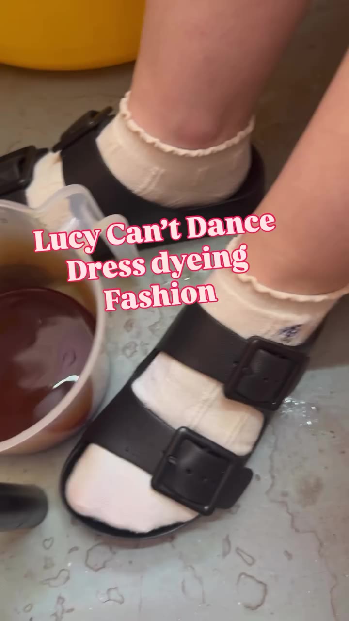 Oh yes we are queens of fashion when we are dyeing your wedding dresses 💁‍♀️…