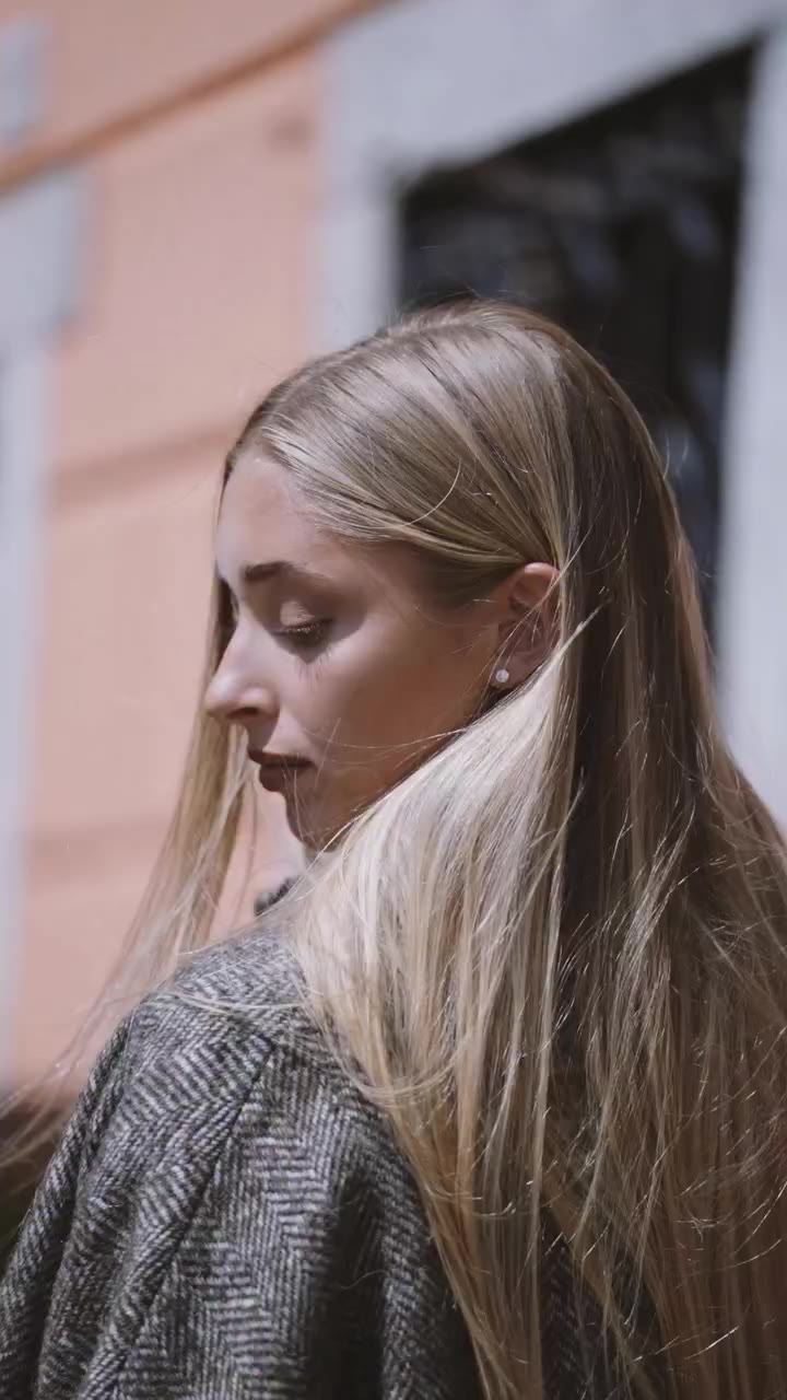 Contrasti che si muovono 🤎 Struttura, leggerezza, carattere: il nostro stile…