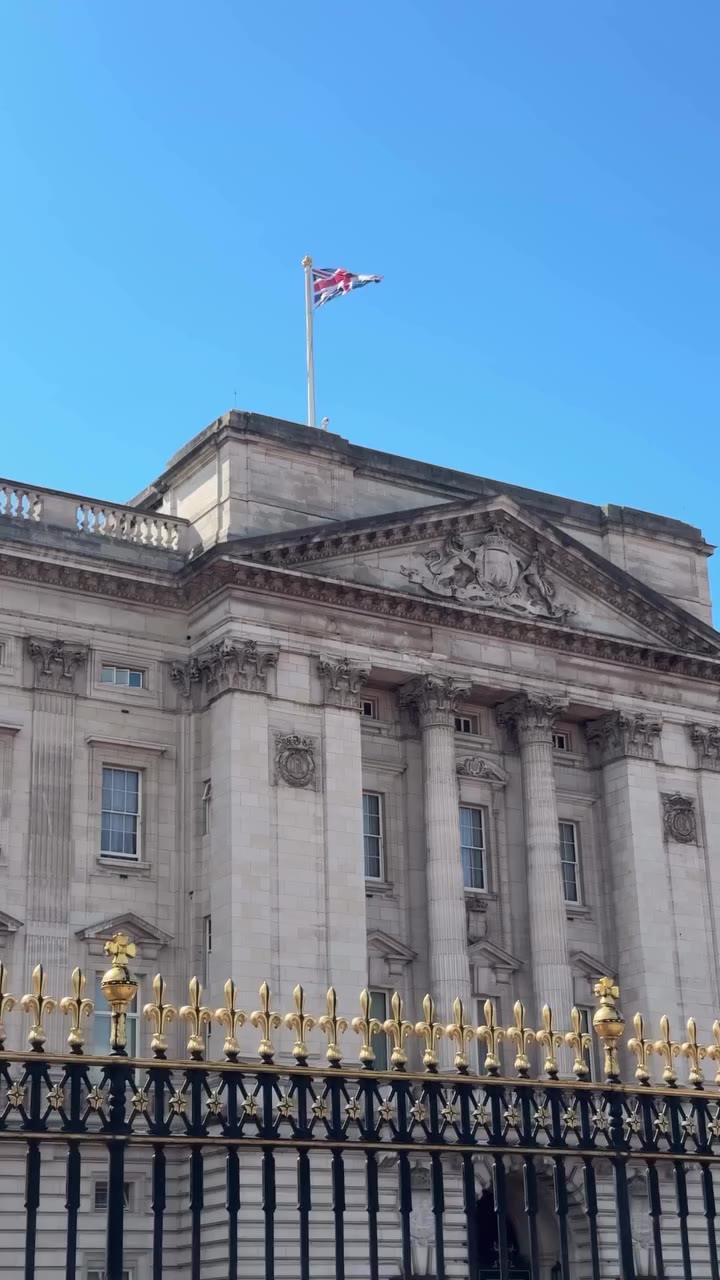 What would you take home from your summer visit to Buckingham Palace? Let us…