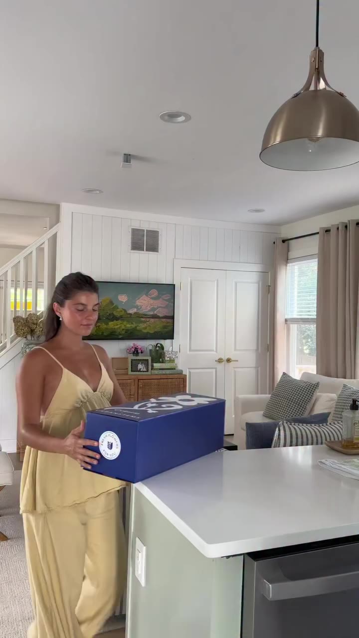 the perfect gift to give a new mom 🤍 #CoteriePartner #UrbanStemsPartner