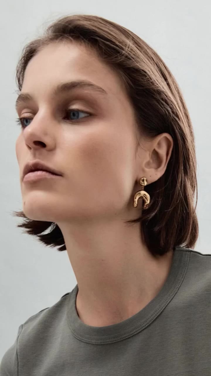 Where fluidity meets structure, discover the Wishbone Collection.