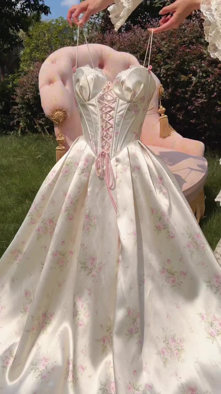 No AI. No filter. Just a glowing princess dress ✨ 🌸Love Flower Notes Corset…