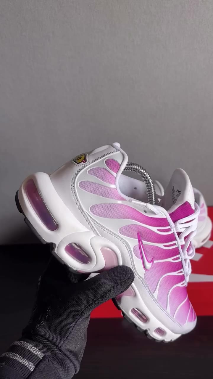 Sensational 🤍🩷 #airmaxplus #niketuned #pinkfade #tnsweden #airmaxplusonly
