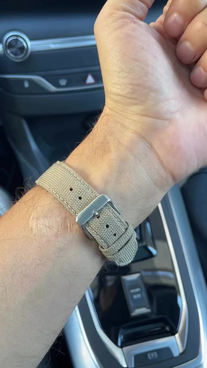 Hammy with my favourite khaki strap..🟡 . . Hamilton Khaki Expedition..🧭