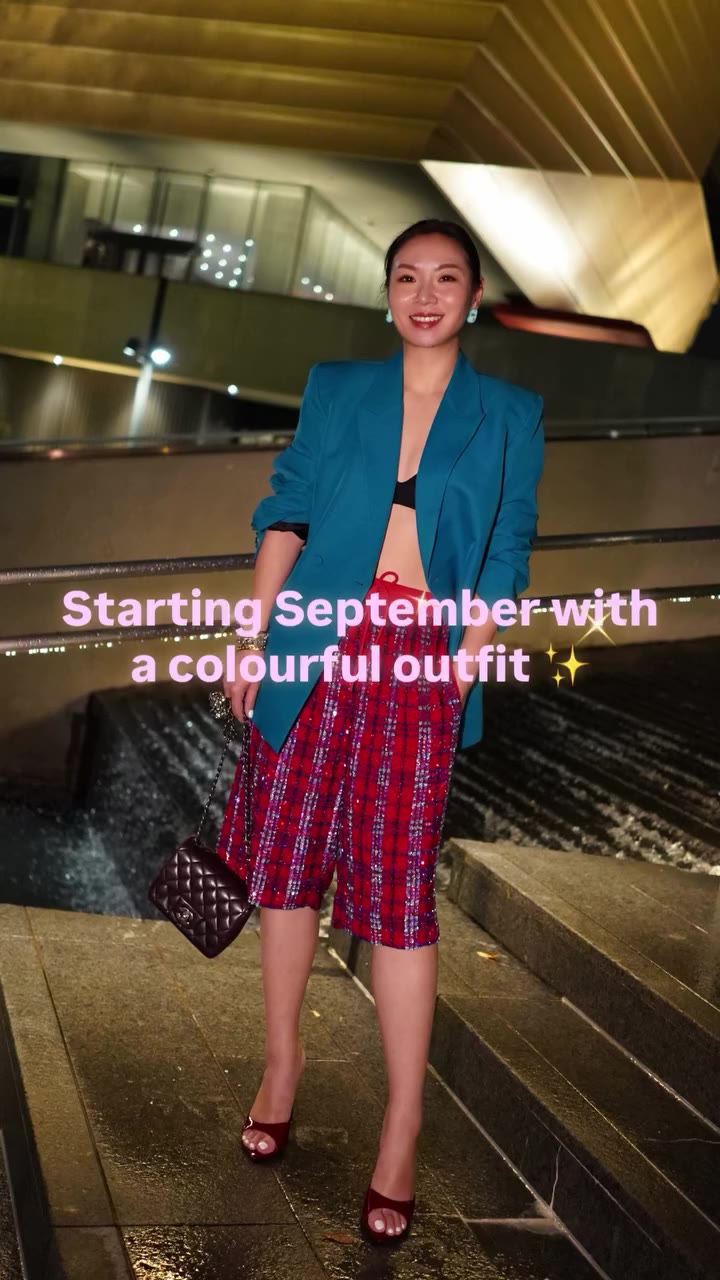 Starting September with a colourful outfit 💚🩵💙💜🩷❤️