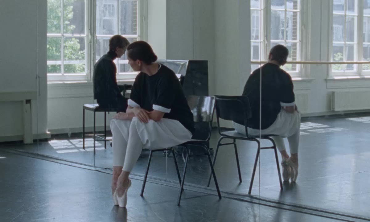 Between Cities @rohe_frames Following ballerina @IgonedeJongh as she moves…