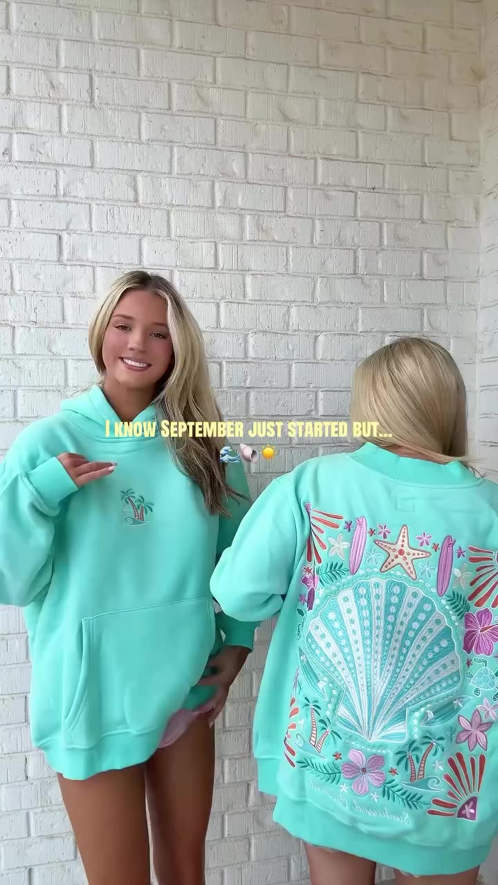 Summer is never ending!! ☀️🌊 #ootd #beach #hoodie #summer #fall