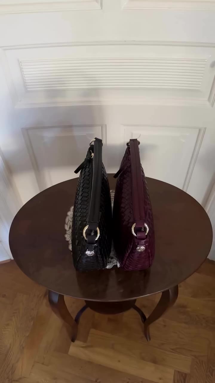 Fall obsession 🤎 Marlin in dark brown og barolo.
