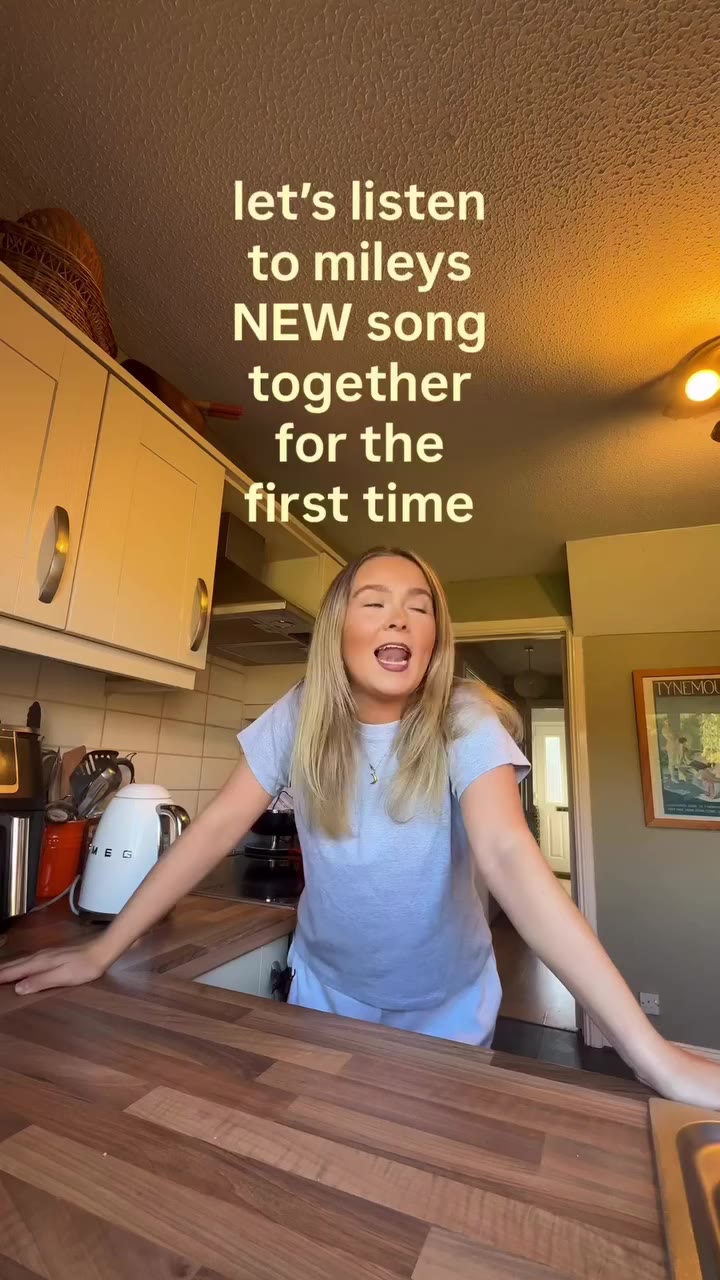 oh I was moving & groovin the whole time baby 💃🏽 ( @miley new track ‘bass…